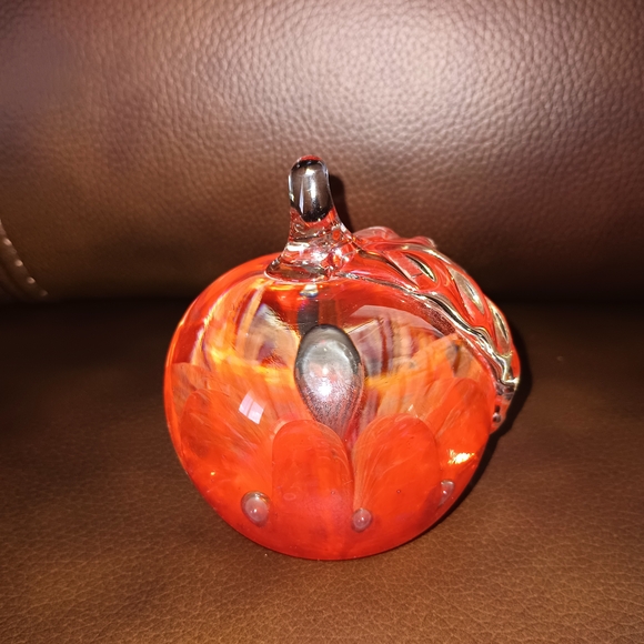 St. Clair Vibrant Red Glass Apple Paperweight Hand Made‎ - Picture 7 of 8